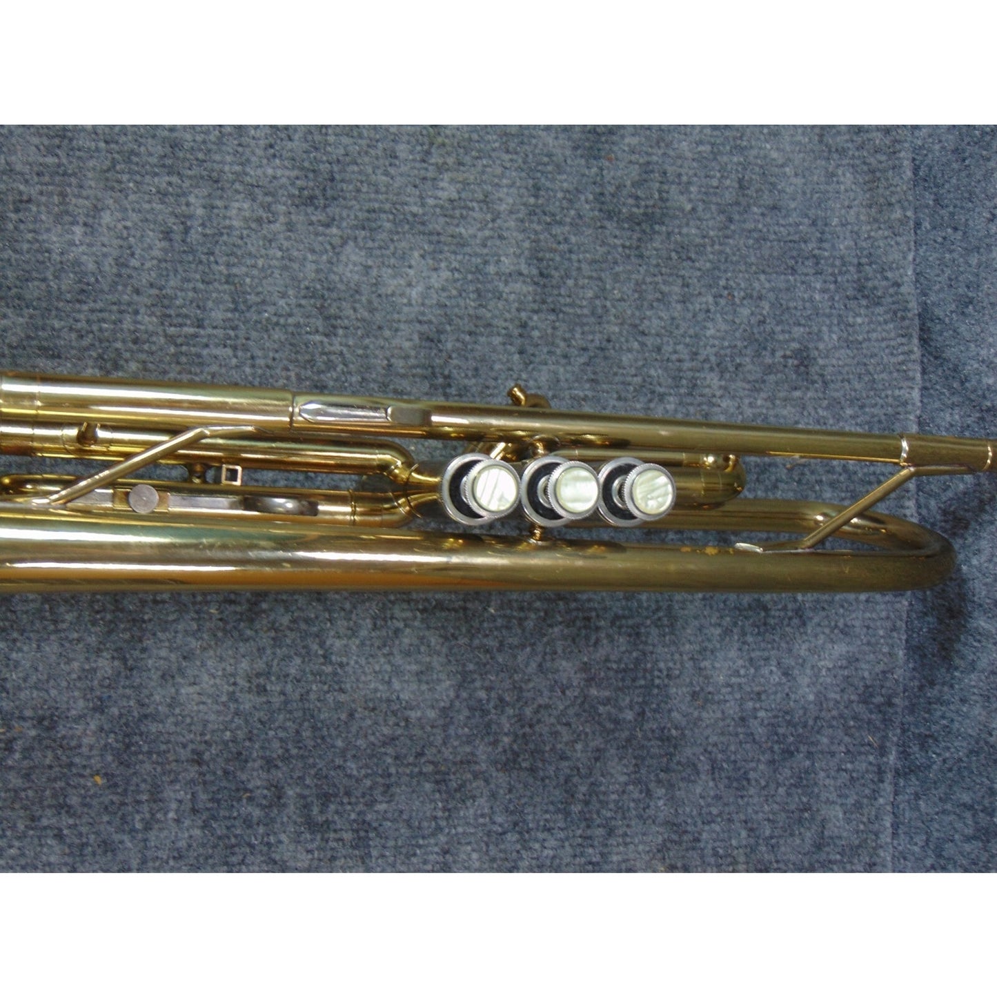 Holton Beginner Student Trumpet Ready to Play Case, Mouthpiece & Care Kit