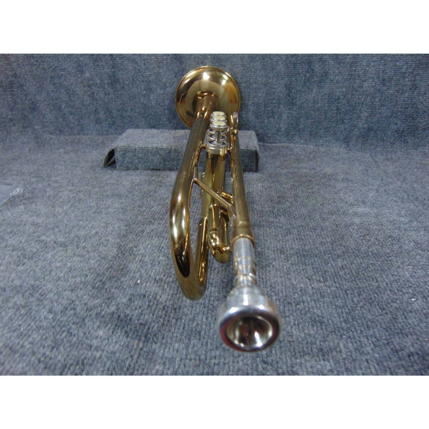 Holton Beginner Student Trumpet Ready to Play Case, Mouthpiece & Care Kit