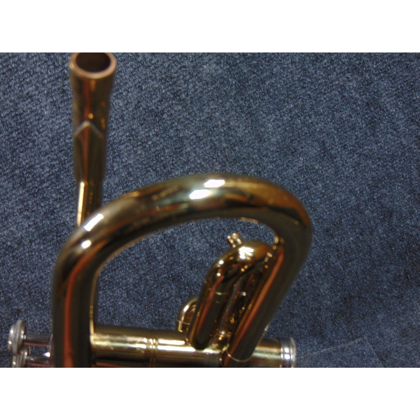 Holton Beginner Student Trumpet Ready to Play Case, Mouthpiece & Care Kit