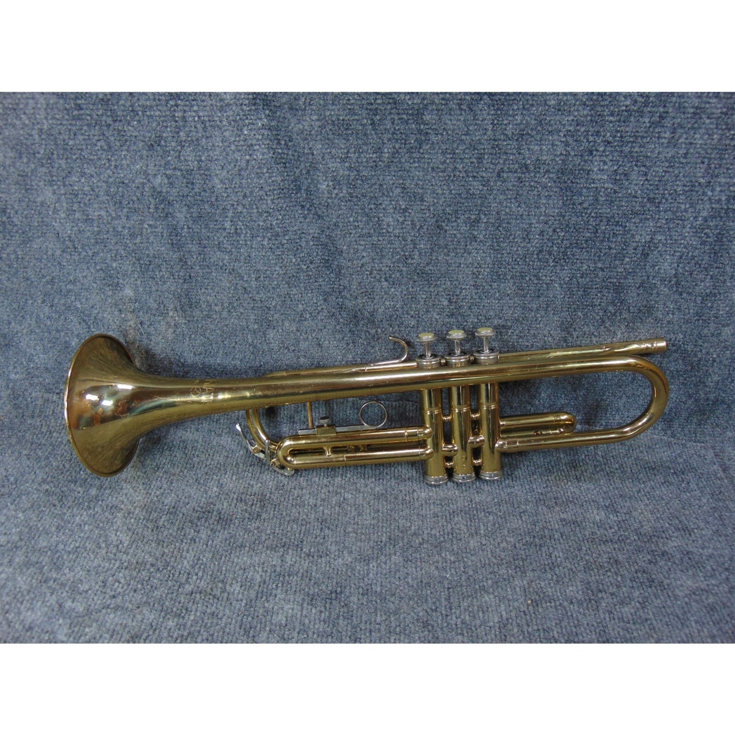 Holton Beginner Student Trumpet Ready to Play Case, Mouthpiece & Care Kit