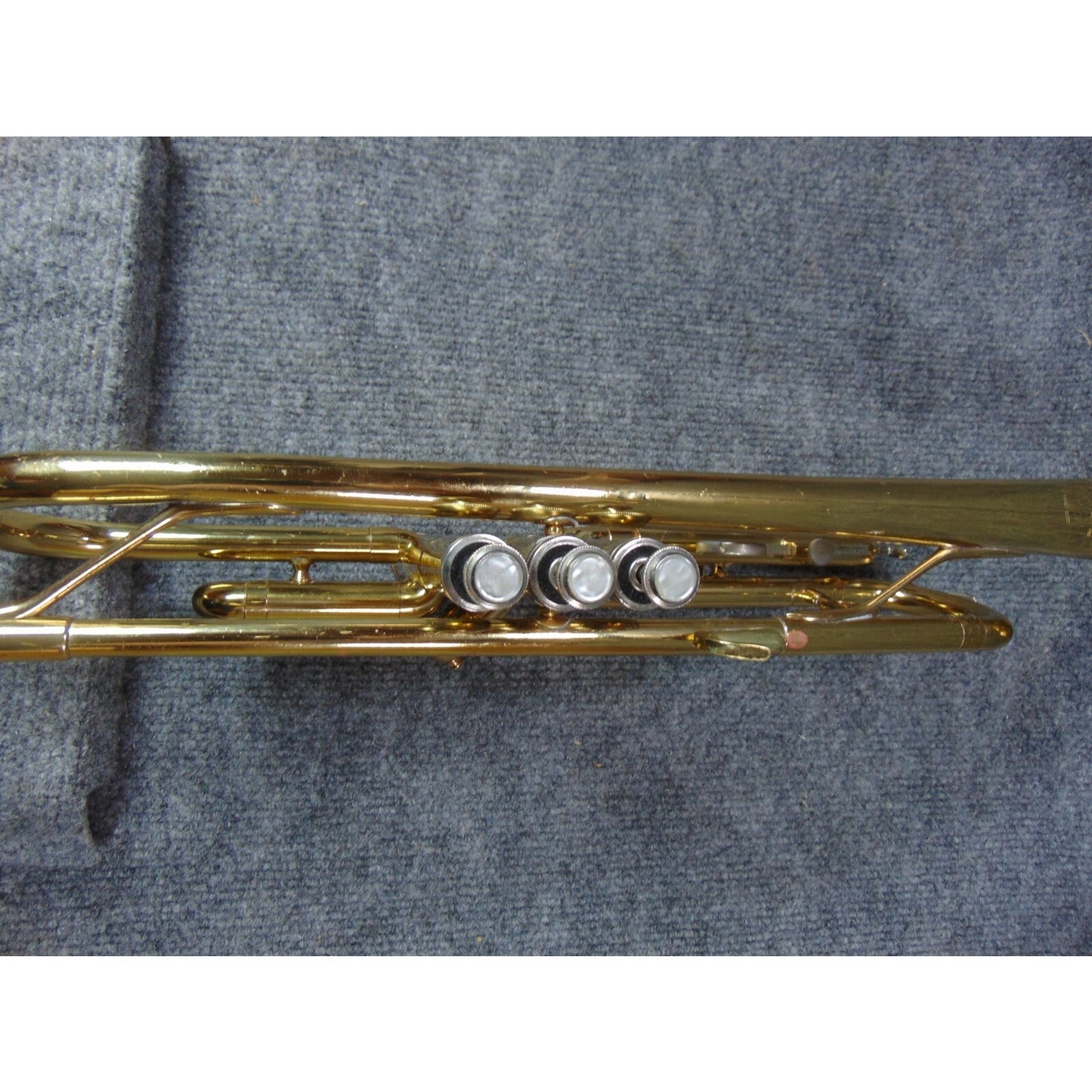 Holton Beginner Student Trumpet Ready to Play Case, Mouthpiece & Care Kit