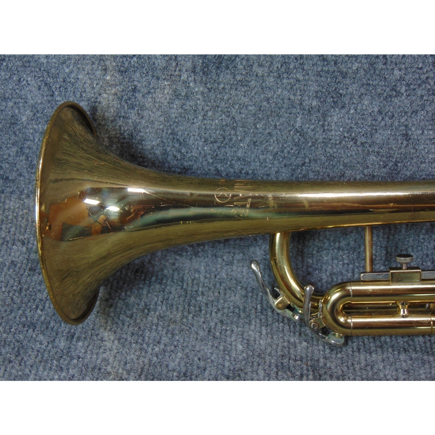 Holton Beginner Student Trumpet Ready to Play Case, Mouthpiece & Care Kit
