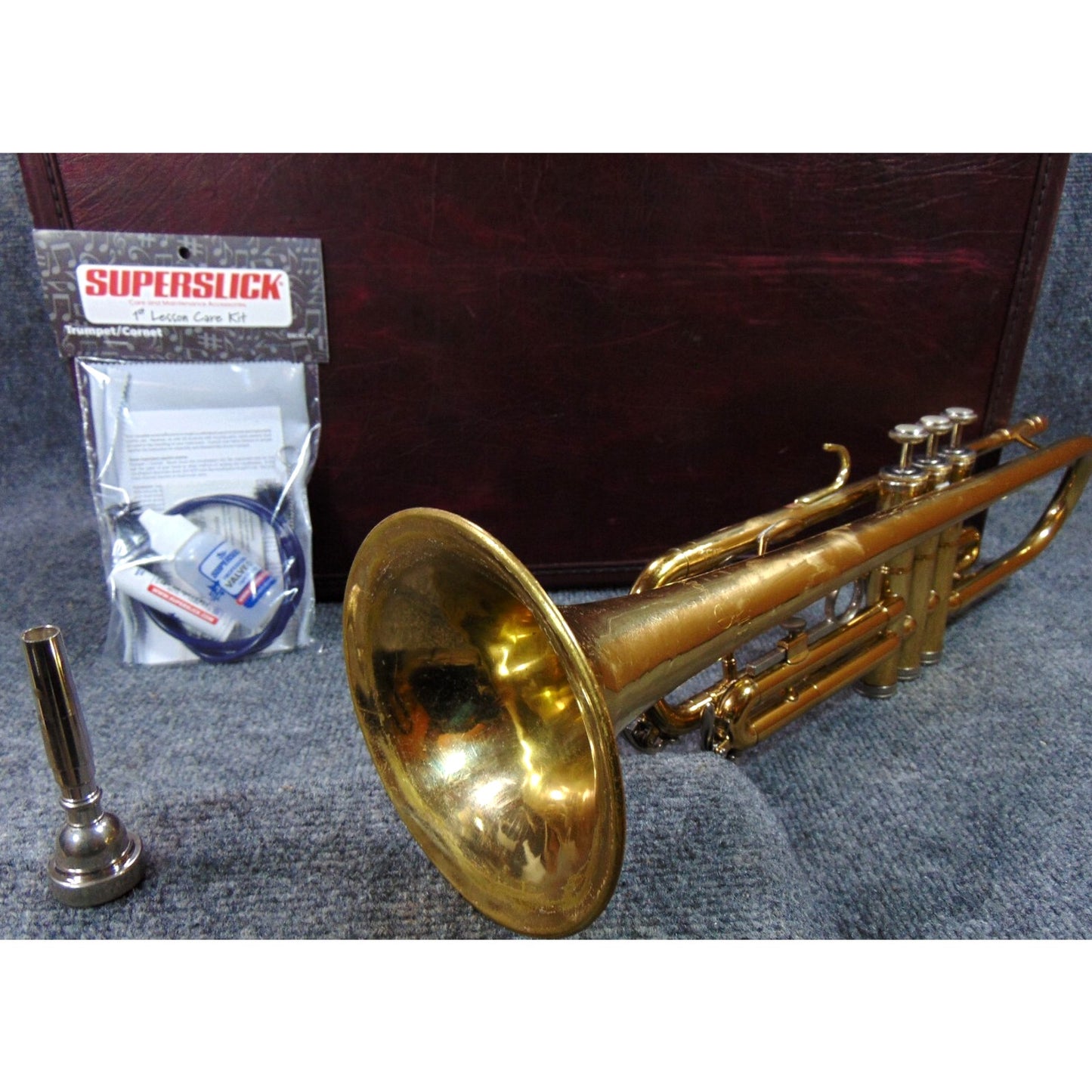 Holton Beginner Student Trumpet Ready to Play Case, Mouthpiece & Care Kit
