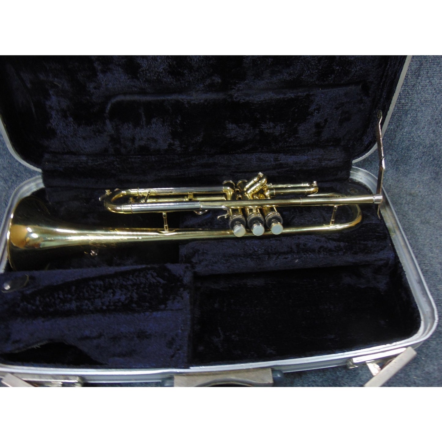 Conn Director Bb Trumpet READY TO PLAY Beginner Student Mouthpiece Care Kit