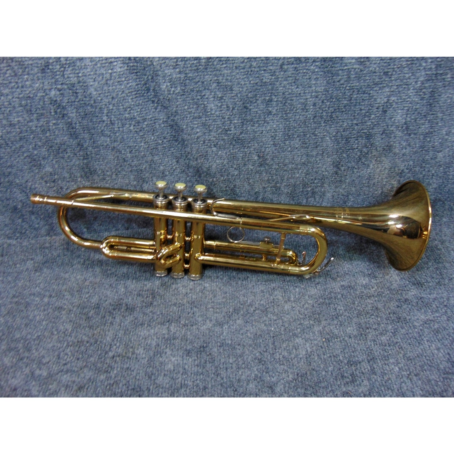 Holton Beginner Student Trumpet Ready to Play Case, Mouthpiece & Care Kit